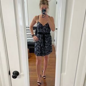 Sequin strapless minidress blue and black, with tie belt.